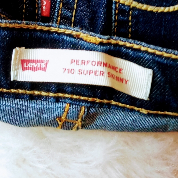 Girl's Gently worn dark wash Levi's Performance 710 supper skinny stylish jeans - Picture 11 of 13